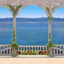 Фотообои с террасой и колоннами (вид на море)